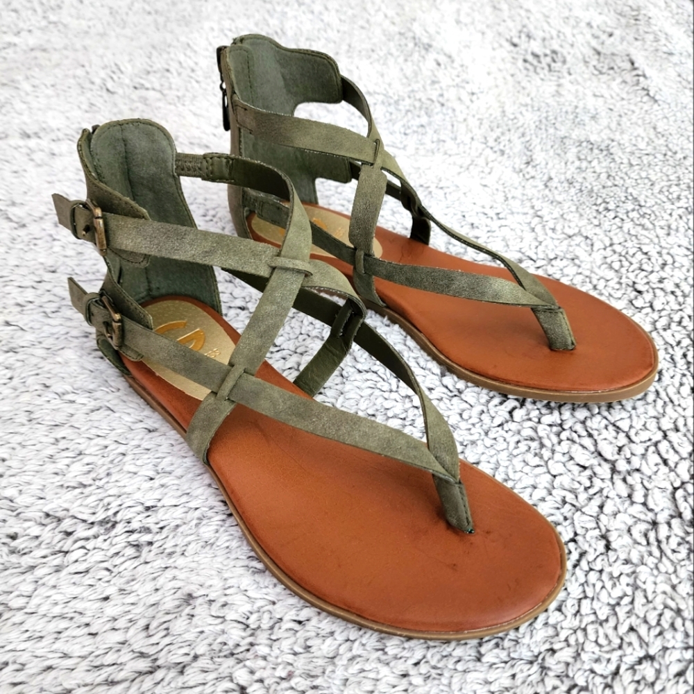 G by Guess Women's Gladiator Sandals 6.5 New